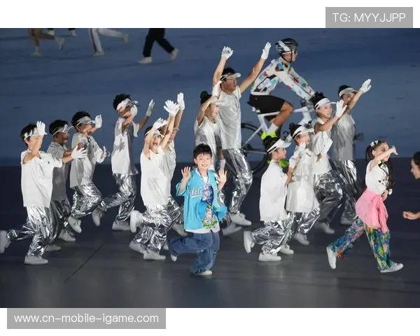 成都街舞队在世界攀岩锦标赛中以85分领先其他队伍展现强大实力 成都街舞队在世界攀岩锦标赛中以85分领先其他队伍展现强大实力